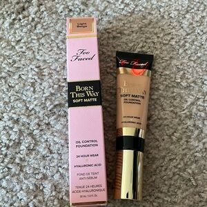 TOO FACED BORN THIS WAY SOFT MATTER FOUNDATION SHADE LIGHT BEIGE
